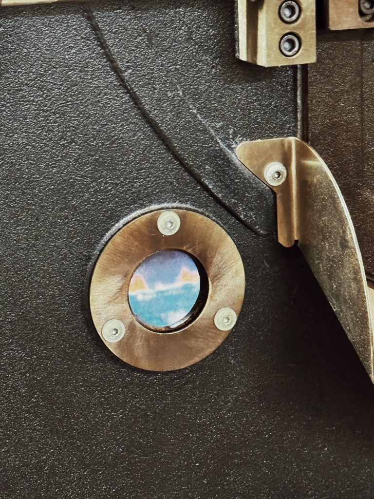 Настя у ростера