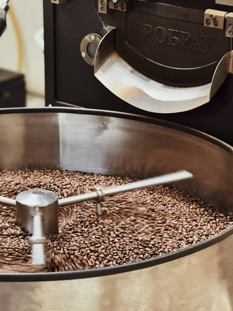 Настя у ростера