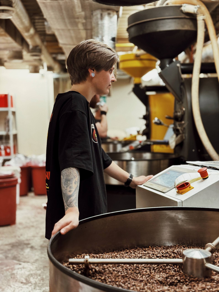 Настя у ростера