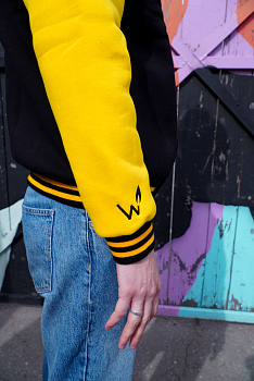 Фирменный бомбер