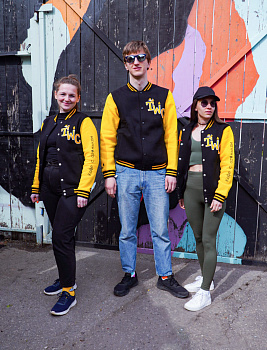 Фирменный бомбер